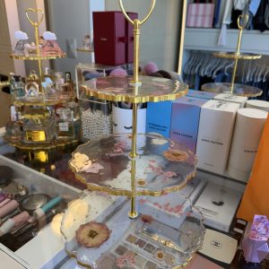 Stand de resina con flores preservadas para perfumes mini