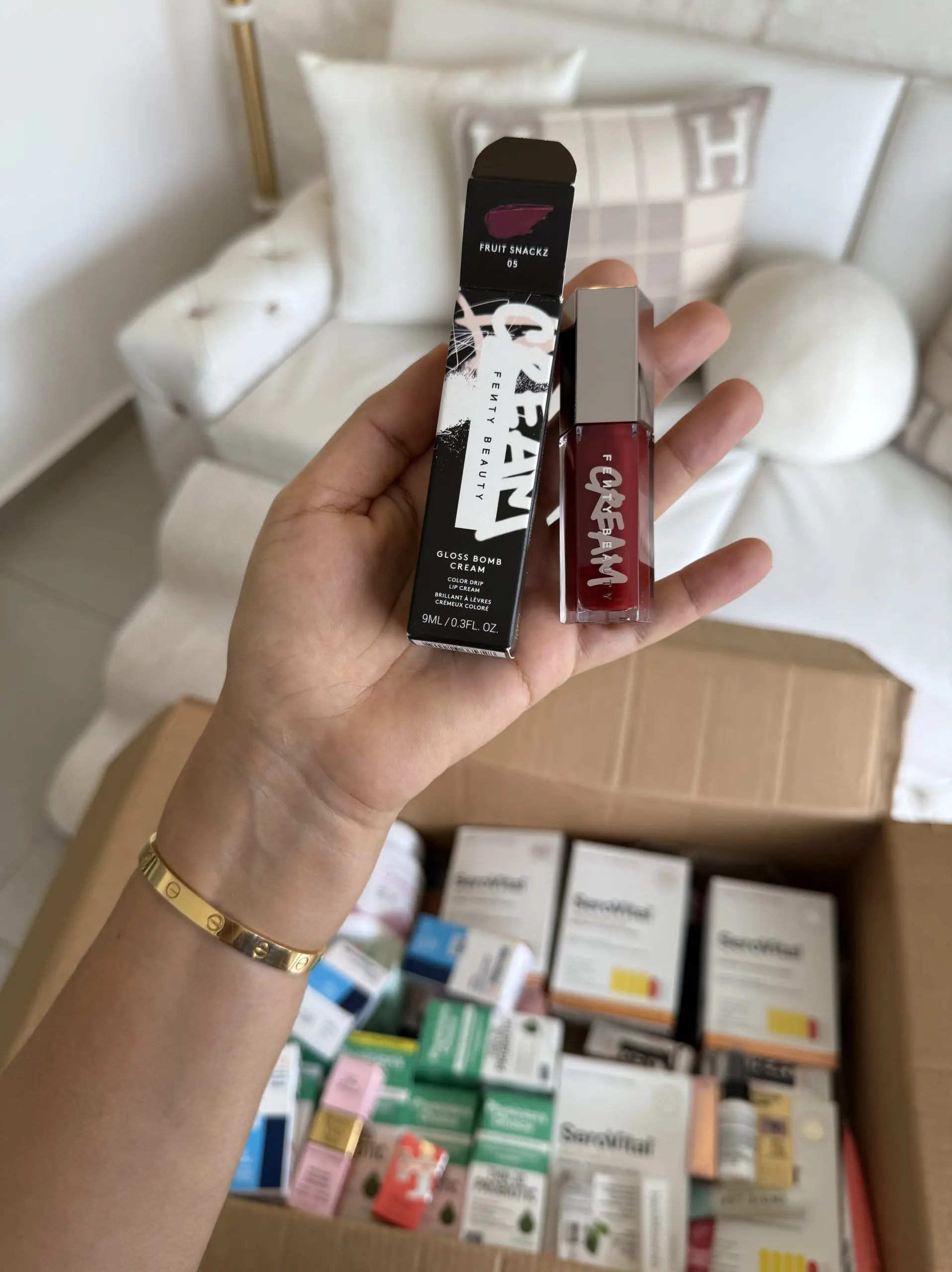 Bomb Cream Fenty Universal Gloss FENTY BEAUTY By Rihanna Gloss