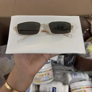Hermosos lentes de sol Le Specs Bizarro Rectangular Sunglasses, 56mm