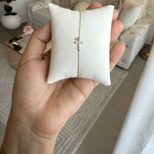 Pulsera oro de 18k cruz con circones marca Kevin’s joyería