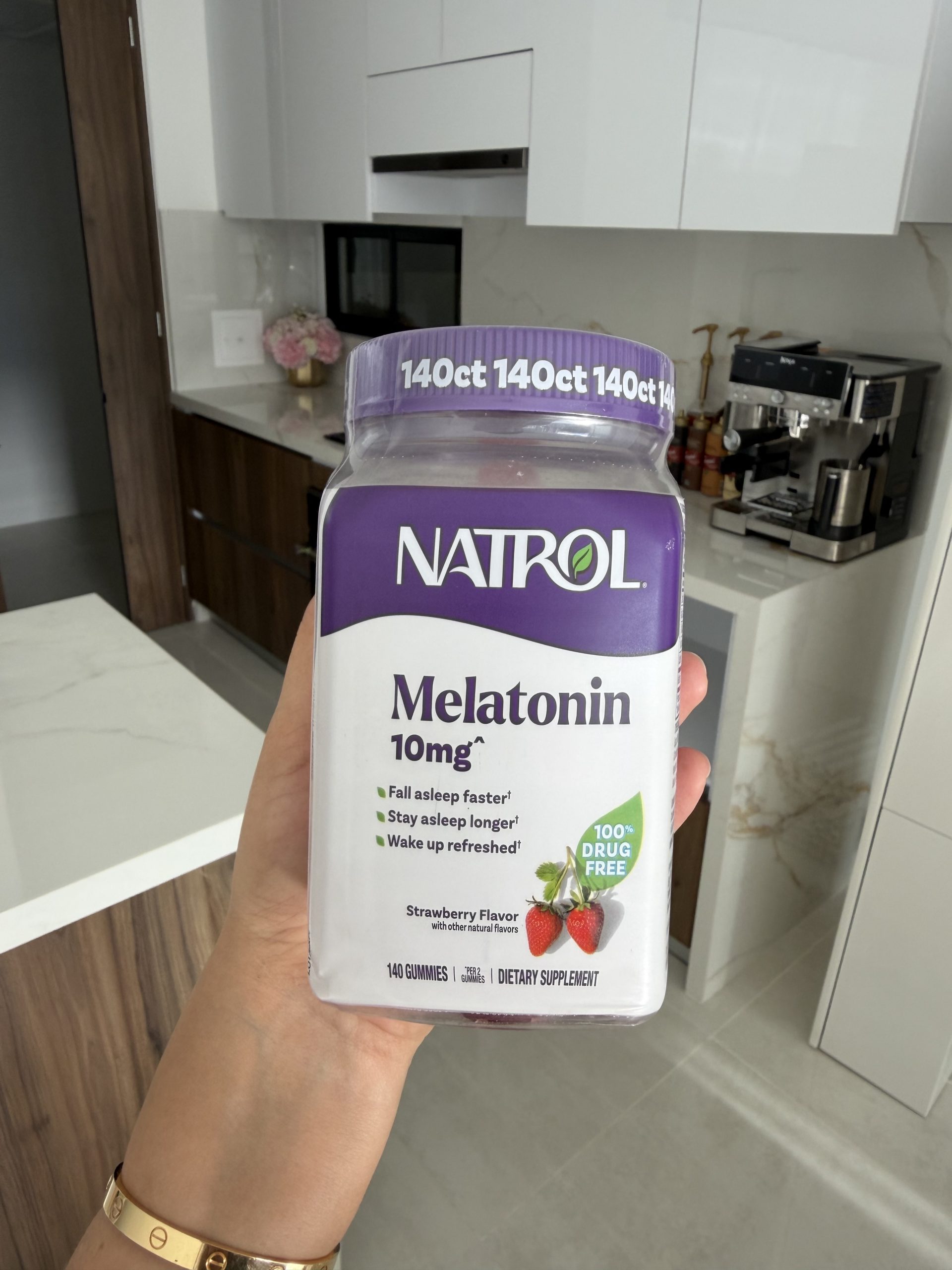 Natrol Gomitas de melatonina, apoyo para dormir, 140 gomitas de melatonina para adultos con sabor a fresa, 10 mg