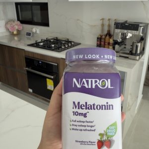 Natrol Gomitas de melatonina, apoyo para dormir, 190 gomitas de melatonina para adultos con sabor a fresa, 10 mg
