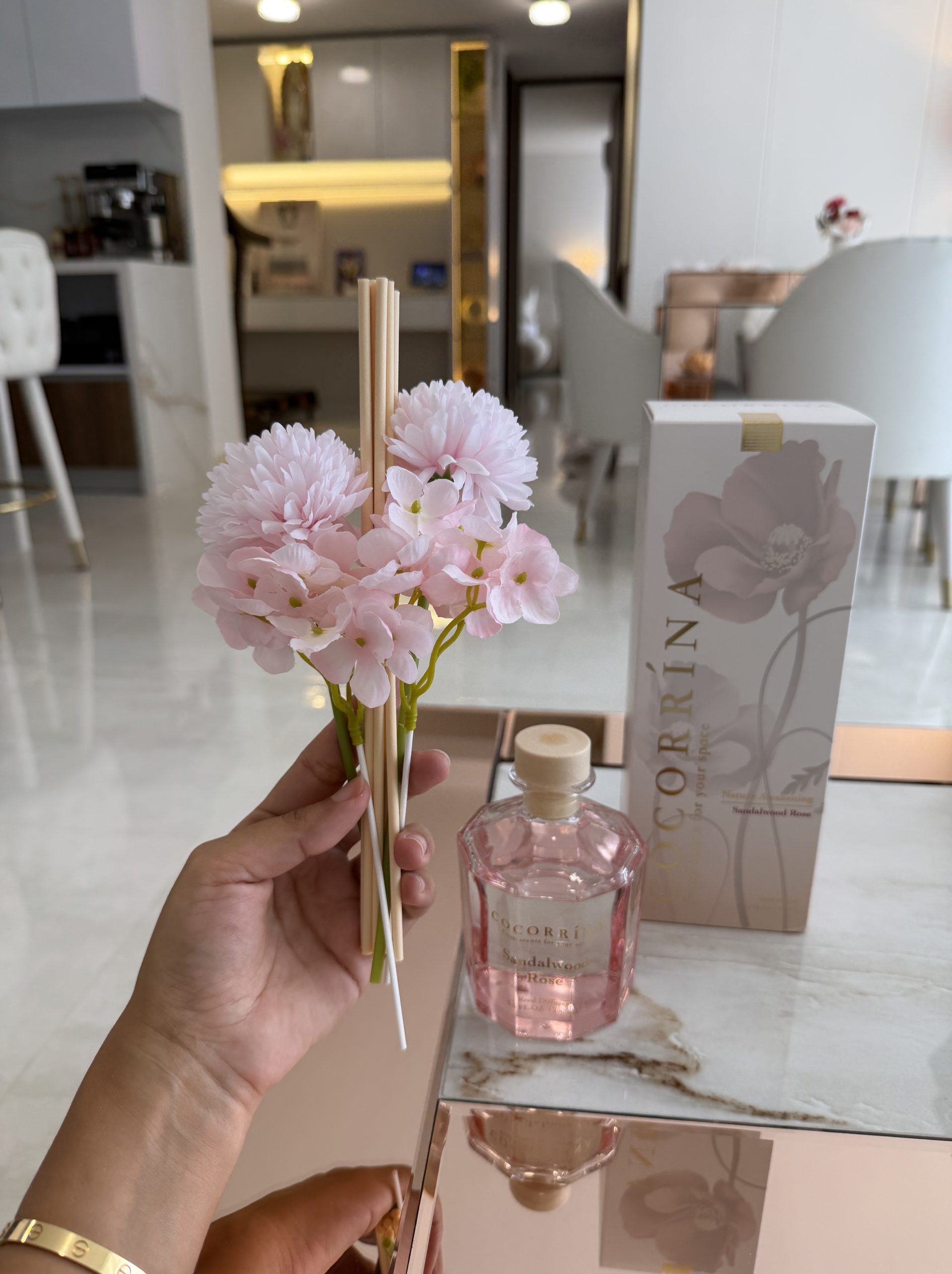 Hermoso ambientador cocorrina rosa sándalo 8.5 onzas